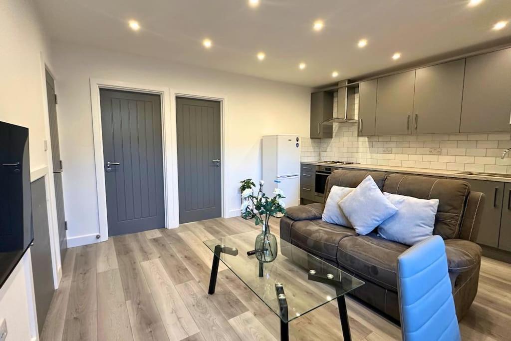 Stylish Two Bedroom Apartment Coventry